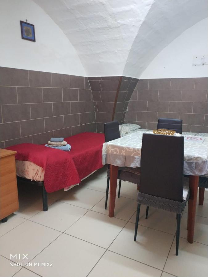 Camere Simili A Ostello Solo Per Uomini - Hostel-Like Rooms Only For Manタラント エクステリア 写真